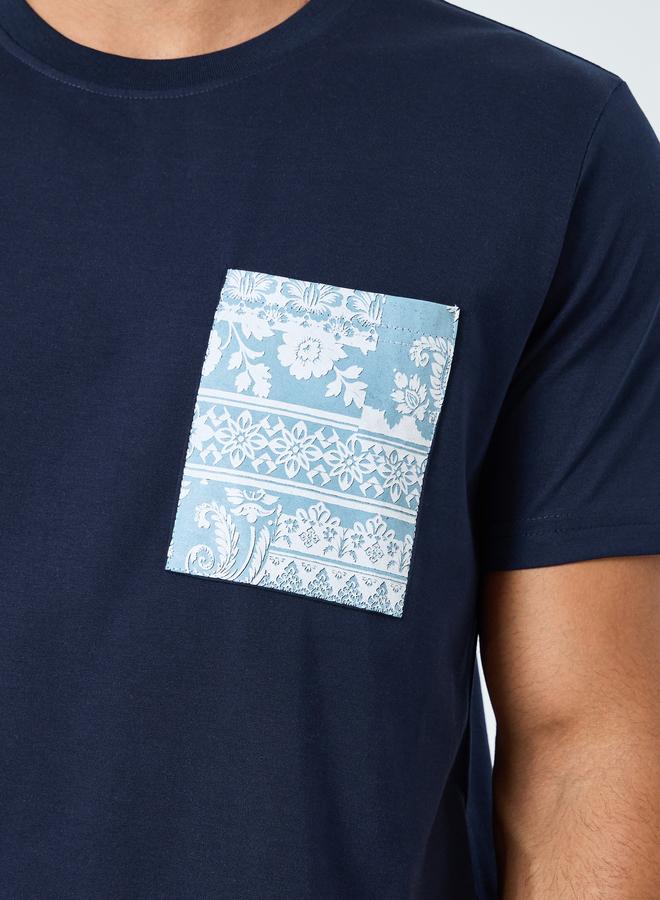 Styli Men Regular Paisley Pocket Print T-Shirt - Image 3