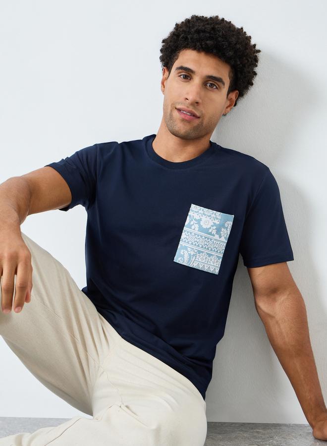 Styli Men Regular Paisley Pocket Print T-Shirt - Image 5