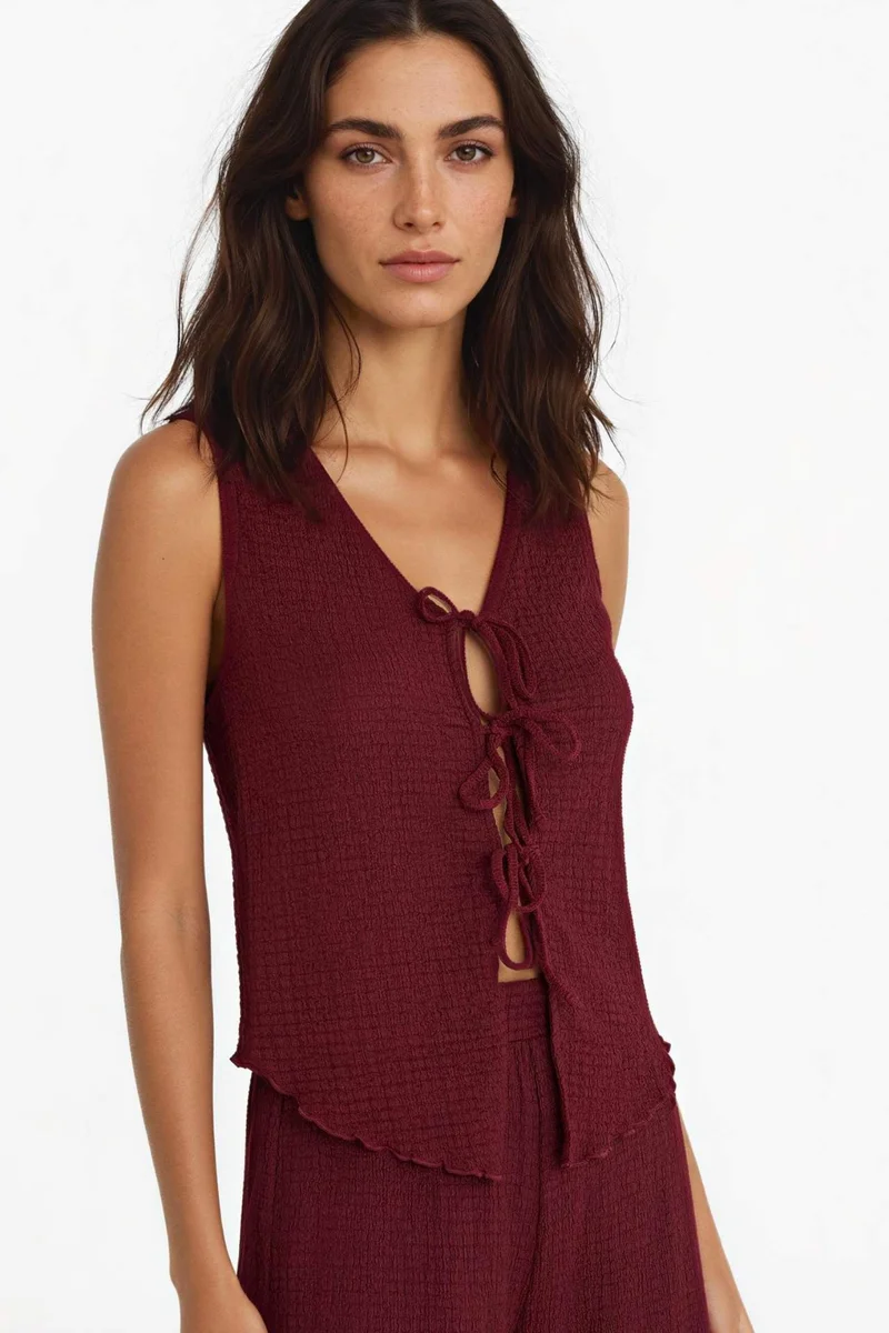 ديفاكتو Slim Fit V-Neck Tank Top