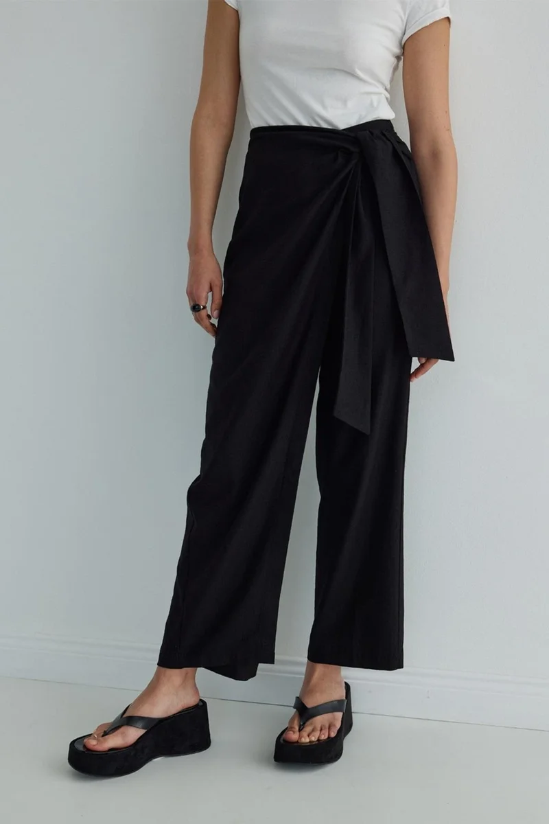 سود كوليكشن Saud Collection Black Alia Linen Wrap Trousers