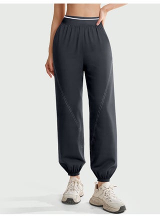 بنطال رياضي رمادي غامق بخياطة متباينة وأساور مرنة - pzsku/Z23CC3E0C848BAB43ABF6Z/45/1758267967/cb04d863-f86f-4c1e-ac62-57b98b9d1172