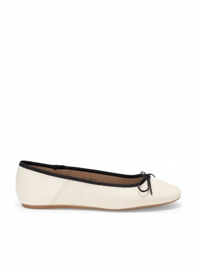 Bata Classic Everyday Flat