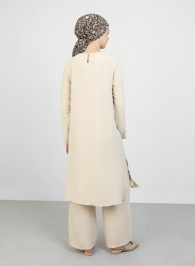 رفقة من مودانيسا طقم تونيك طويل الأكمام بيج بفتحة جانبية مع بنطلون - Image 5