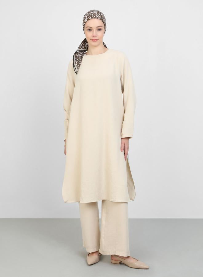 رفقة من مودانيسا طقم تونيك طويل الأكمام بيج بفتحة جانبية مع بنطلون - Image 1