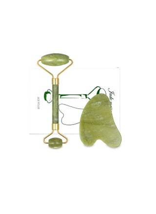 Jade Roller Guasha Skin Scraper Facial Massager Set and It helps reduce facial puffiness thanks to the jade stone. - pzsku/Z23D0DCB5A048F67863D2Z/45/_/1734807376/062caaf2-125e-4b65-8f60-7a9b4a2ee3a7