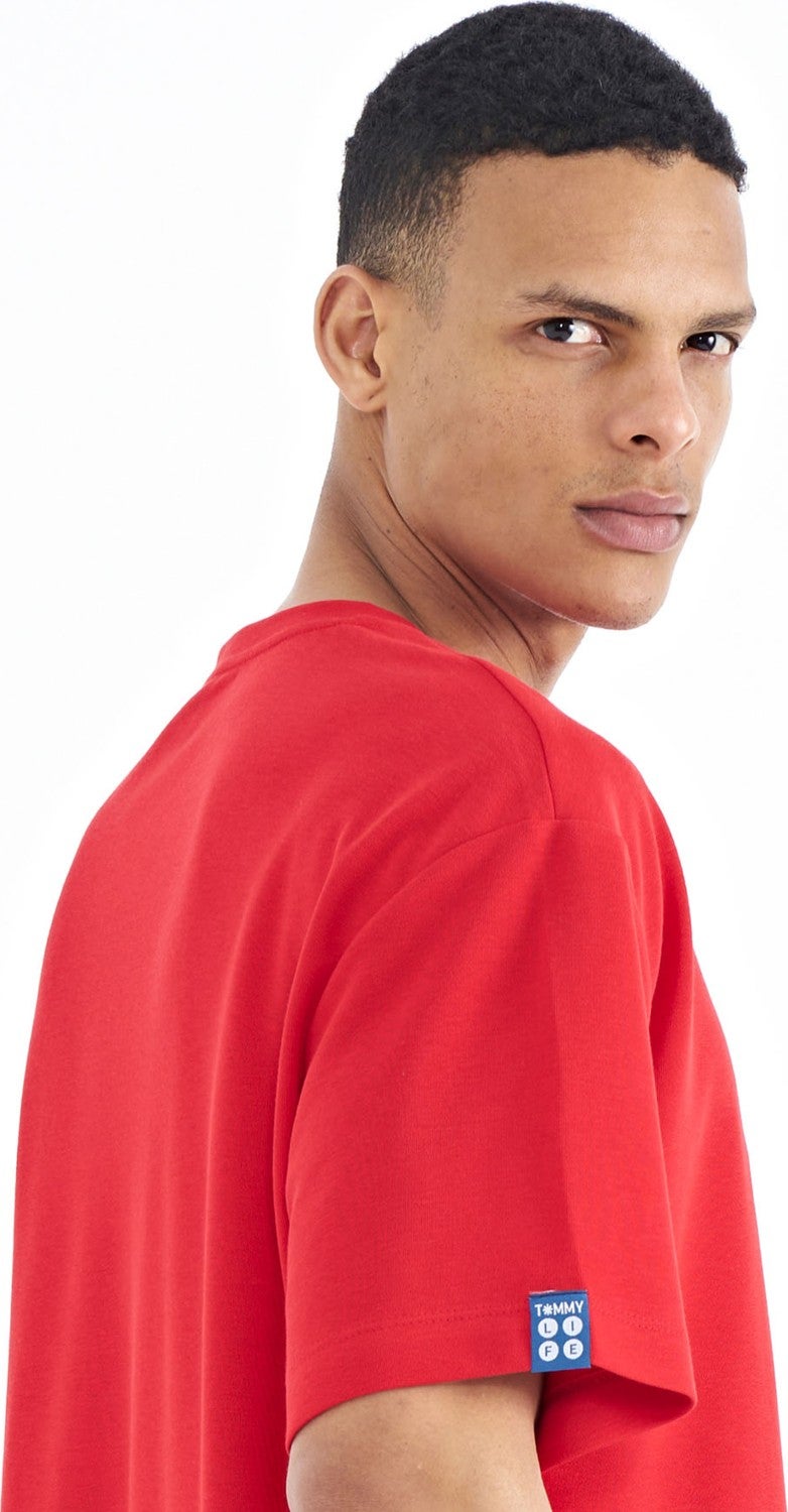 Tommy Life Red Sleeve Badge Detail Basic Oversize Men's T-Shirt - 88193  - Image 4