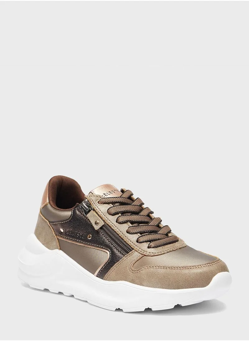 سيليست Lace Up Low Top Sneakers