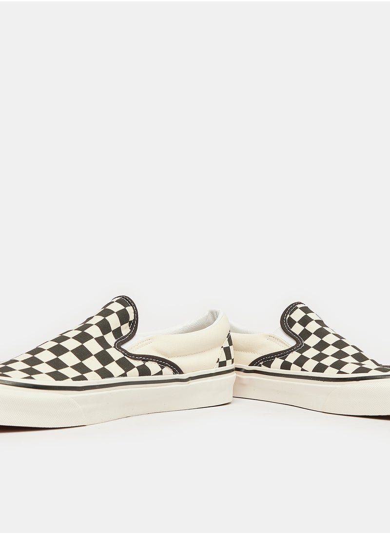 UA CLASSIC SLIP-ON 9 - pzsku/Z23D43AA8151723E654AEZ/45/_/1729605467/904ce9c2-9036-4d86-805a-7b2e0a3156db