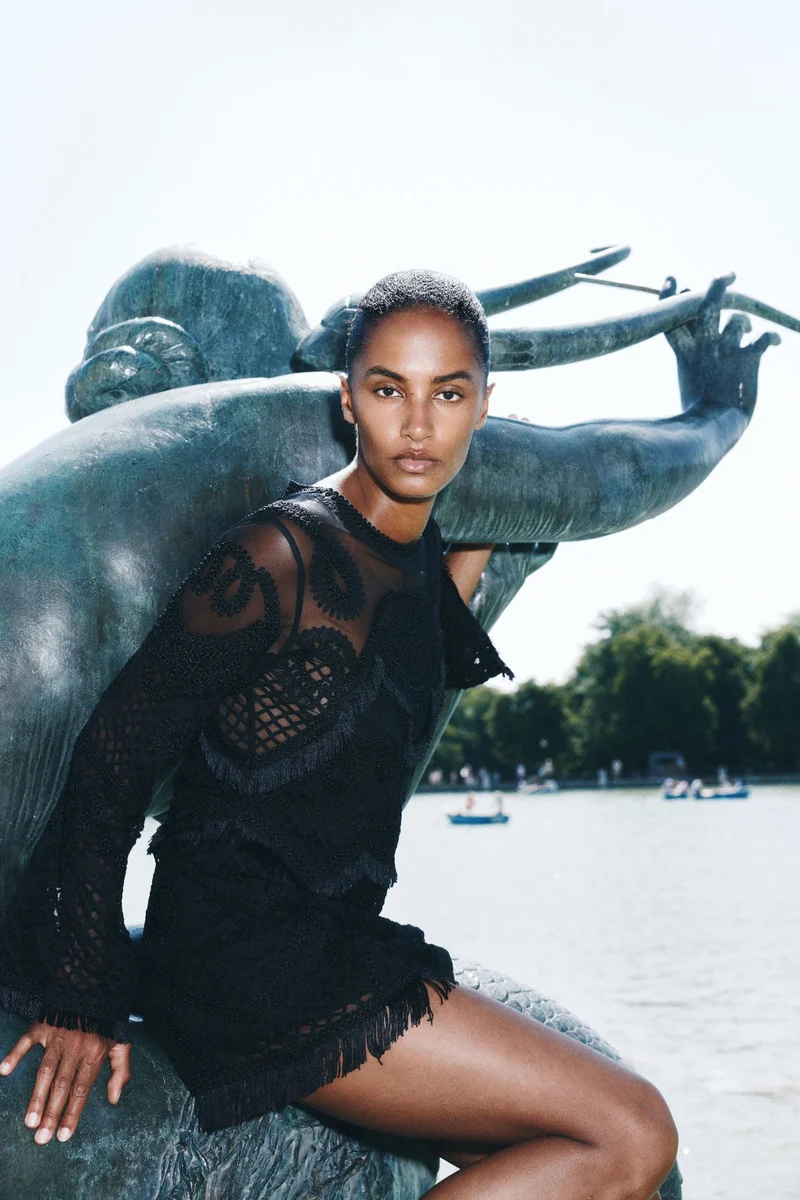 اتش اند ام فستان من نسيج شبكي مطرز