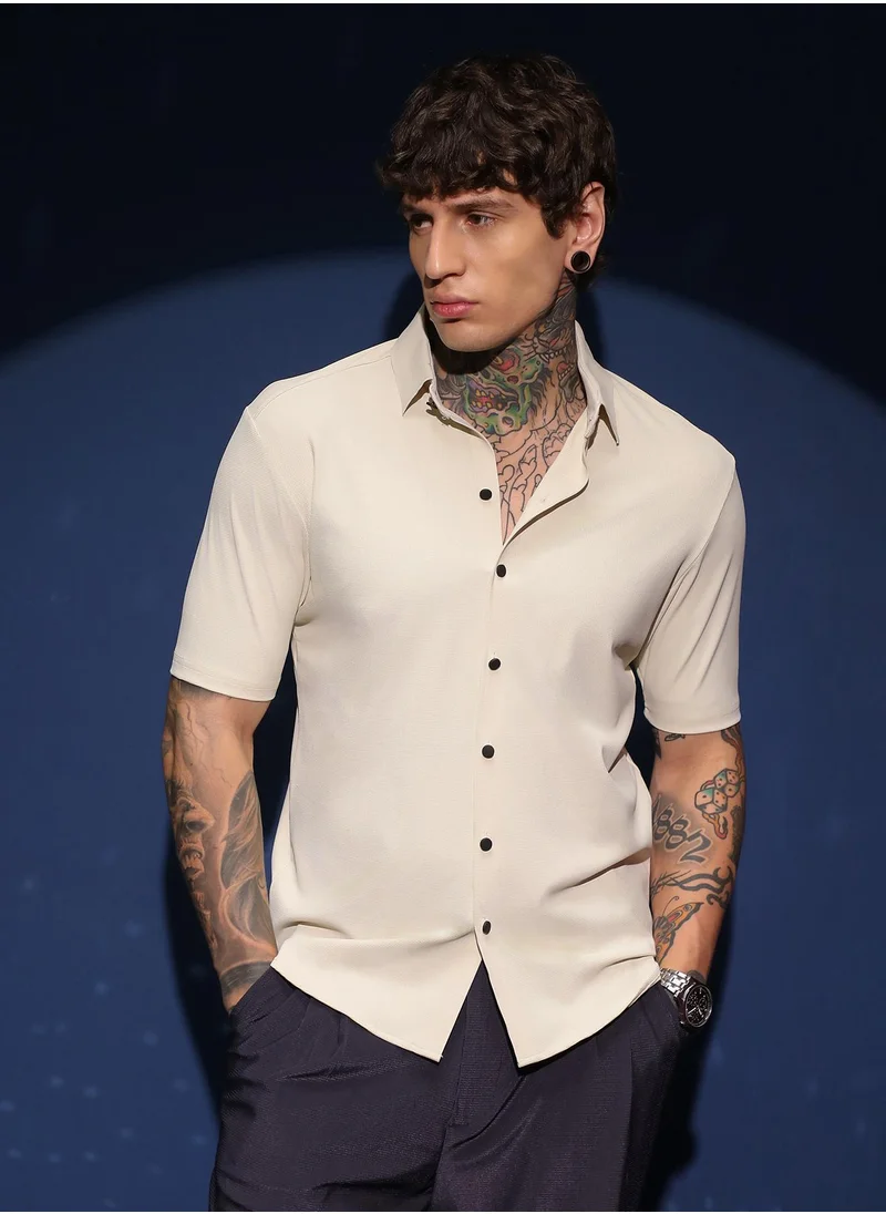 كامبوس سوترا Men's Off-White Seamless Waffle Shirt For Casual Wear | Spread Collar | Short Regular Sleeves | Button Closure | Shirt Crafted With Comfort Fit For Everyday Wear