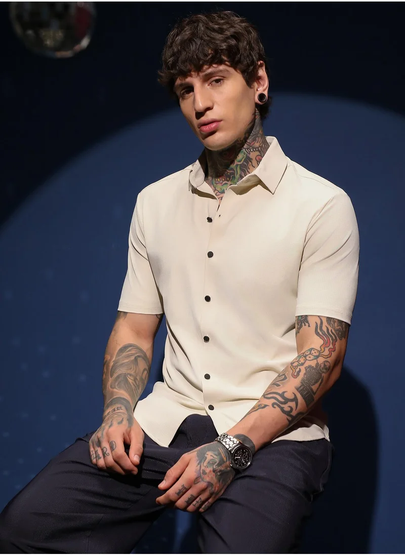 كامبوس سوترا Men's Off-White Seamless Waffle Shirt For Casual Wear | Spread Collar | Short Regular Sleeves | Button Closure | Shirt Crafted With Comfort Fit For Everyday Wear