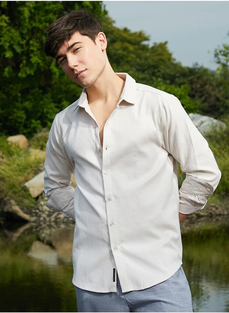 كامبوس سوترا Men's Daisy White Solid Regular Shirt