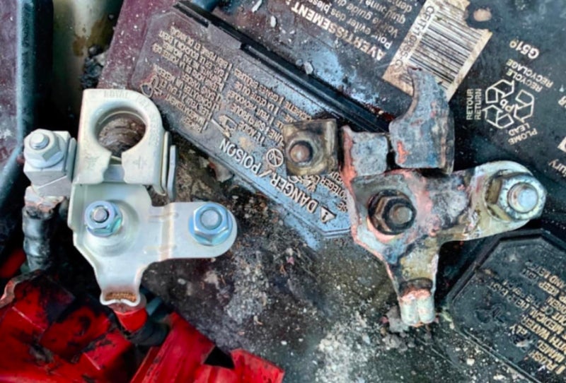 EAPP مشبك طرف البطارية الإيجابي EDS 926-882 926882 بديل متوافق لسيارات فورد BT4Z-14450-AA / BT4Z14450AA على العديد من السيارات والشاحنات F150 Edge Mustang Focus. - Image 4