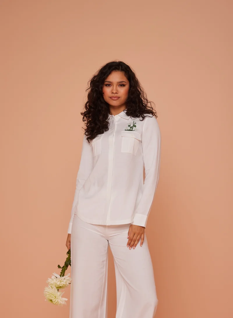 أشيتا فرنانديز Button-Down Linen shirt with Embroidered Pocket
