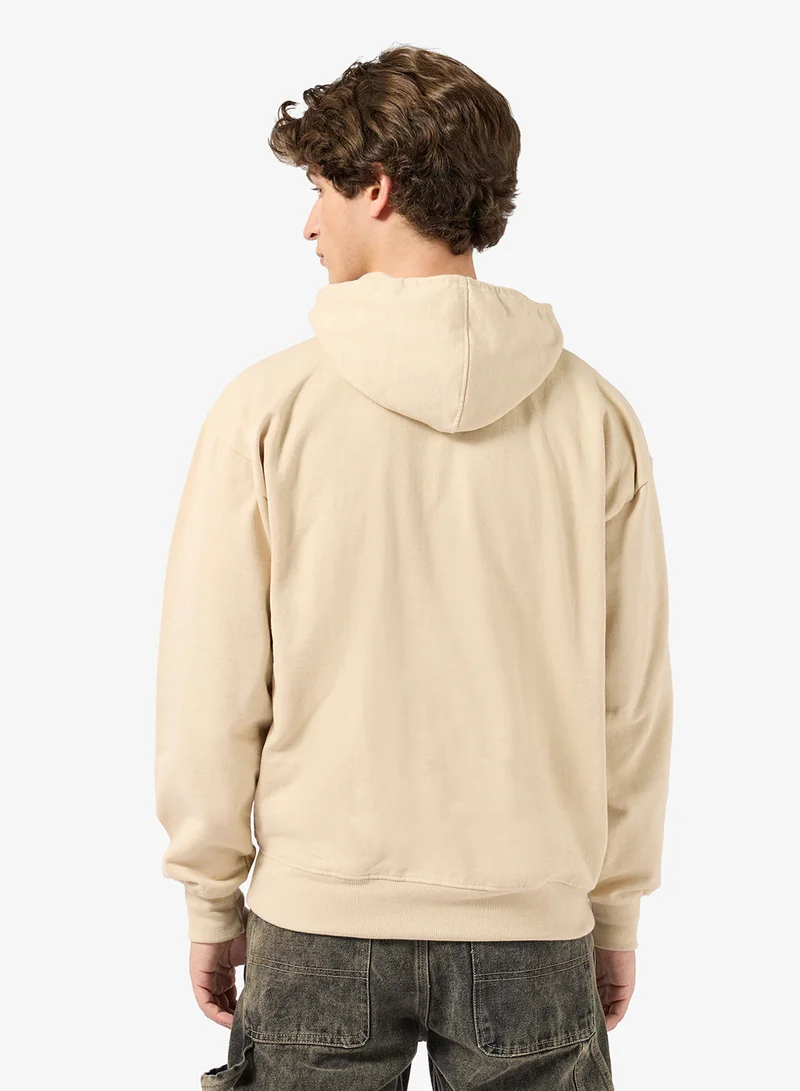 سفنتي فايف بيسيكس هودي بقصة عادية