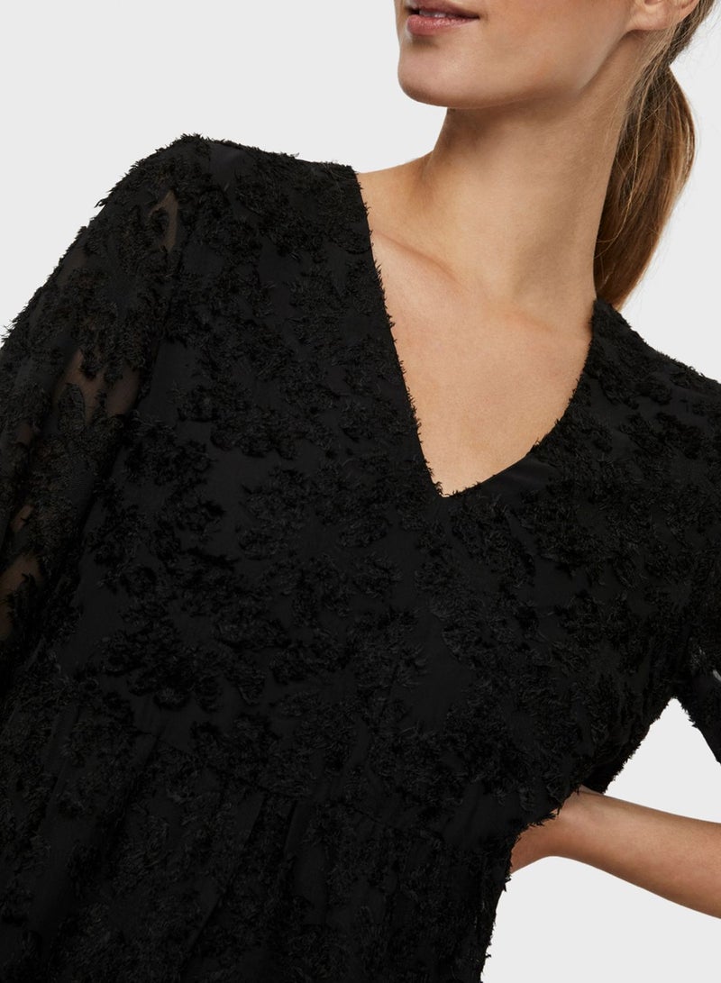 فيرو مودا فستان دانتيل بكشكش - Image 3