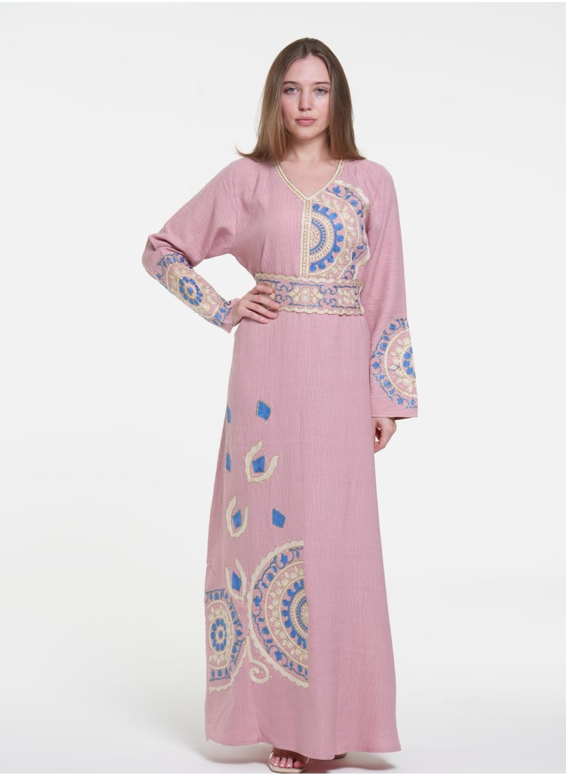 البنت الشرقية - جلابية نسائية مطرزة مع حزام على الخسر - Image 1