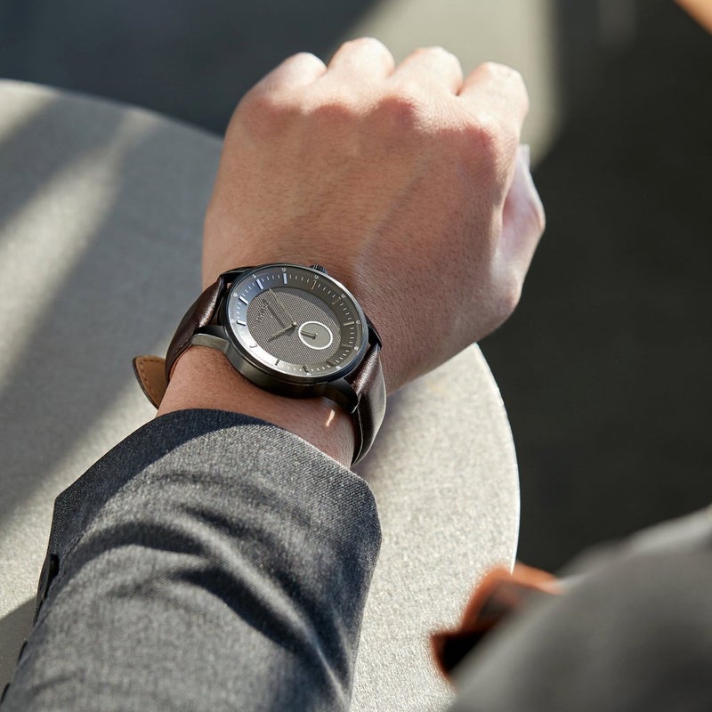 ترندا ساعة TRNDA للرجال العصرية من الفولاذ المقاوم للصدأ - مينا أسود أنيق وسوار جلدي بني - Image 2