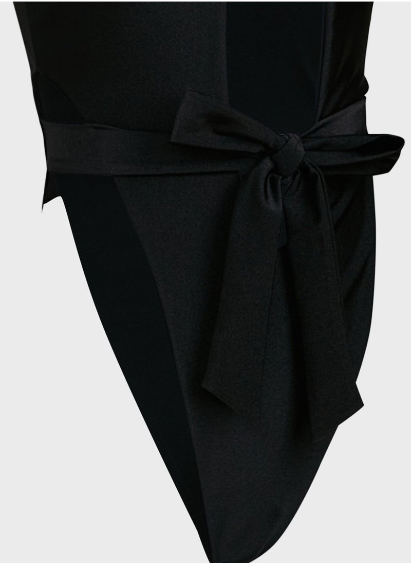 I SAW IT FIRST - Black Plunge High Leg One Piece - Image 1