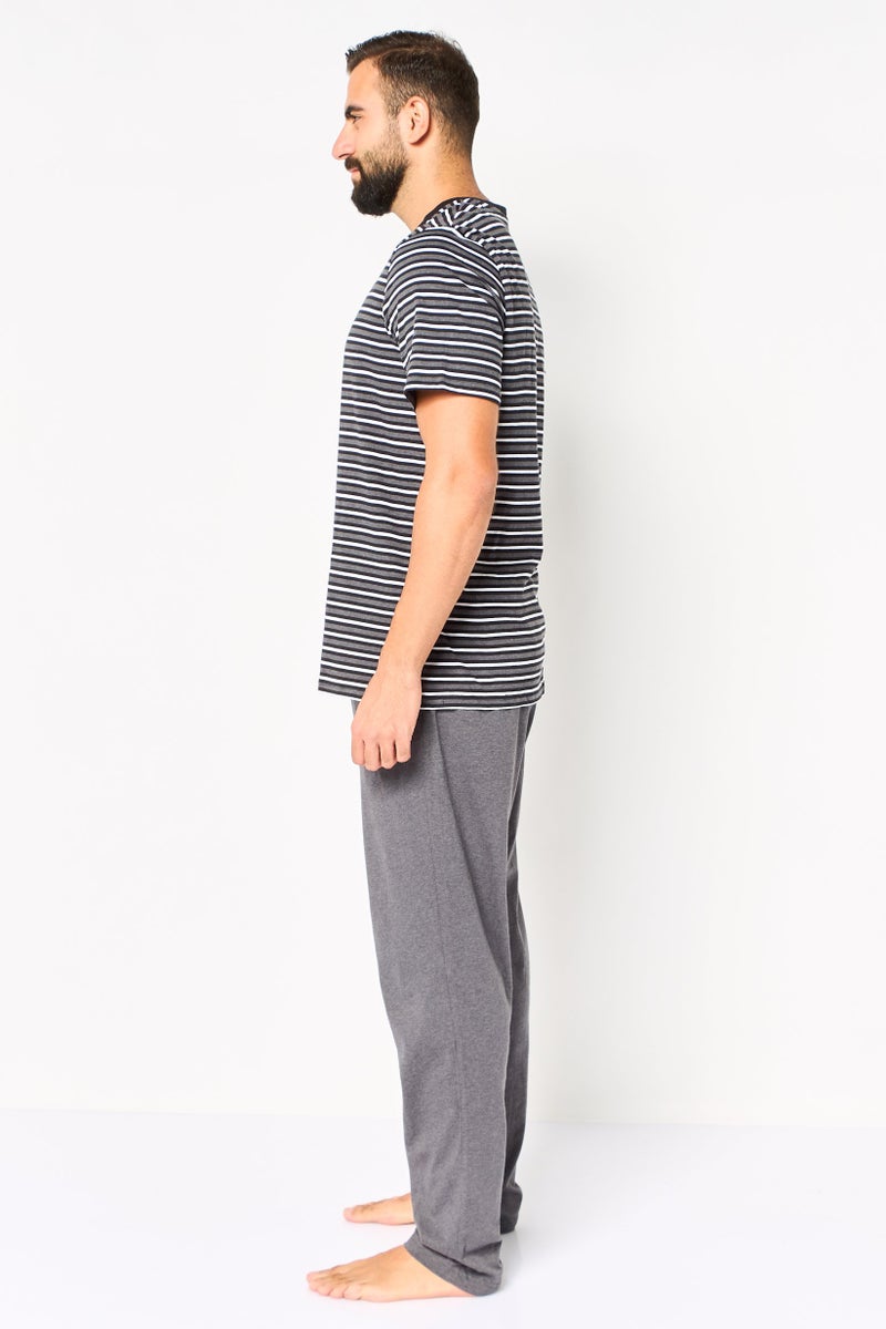 PUMA طقم بيجامة مكون من قطعتين للرجال بشعار العلامة التجارية، متعدد الألوان - Image 2