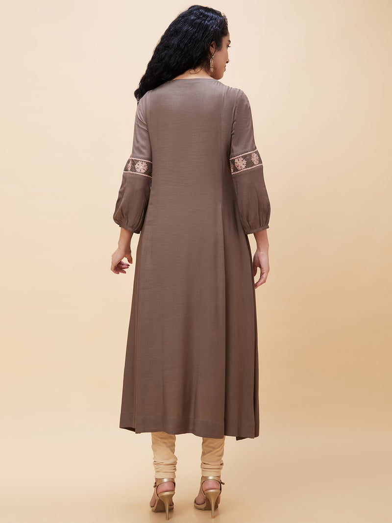 globus Globus Women Thread Work Gathered Puff Sleeve Panelled Anarkali Kurta - Image 4