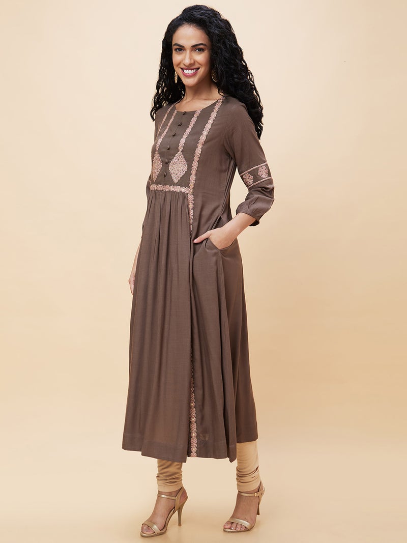 globus Globus Women Thread Work Gathered Puff Sleeve Panelled Anarkali Kurta - Image 3