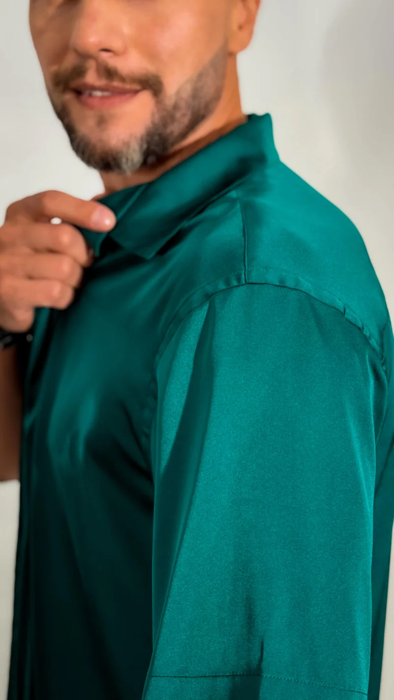 جانارا جونز قميص ساتان لندن باللون الأخضر المزرق