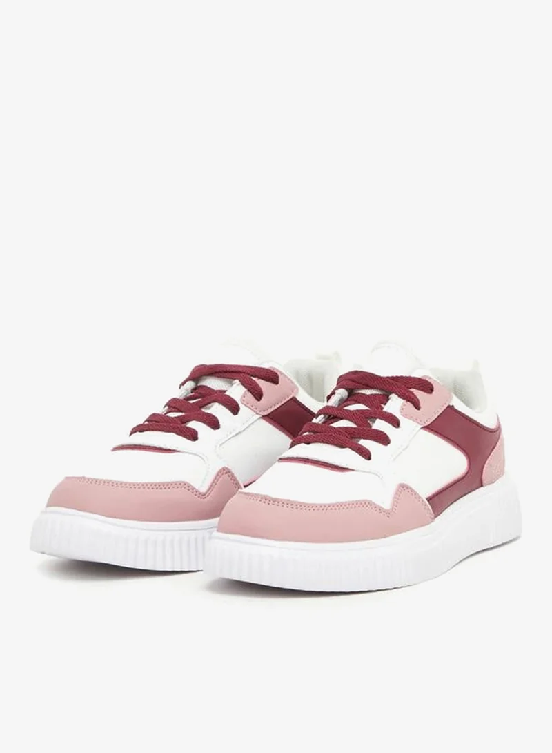 ستايلي اكتيف سنيكرز بألوان متداخلة برباط