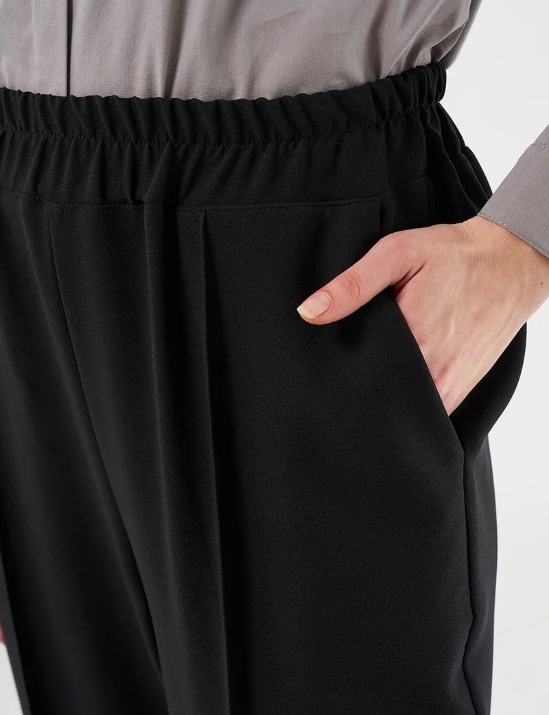 Kayra Chain Stitch Straight Leg Pants in Black