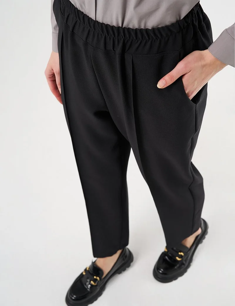 Kayra Chain Stitch Straight Leg Pants in Black