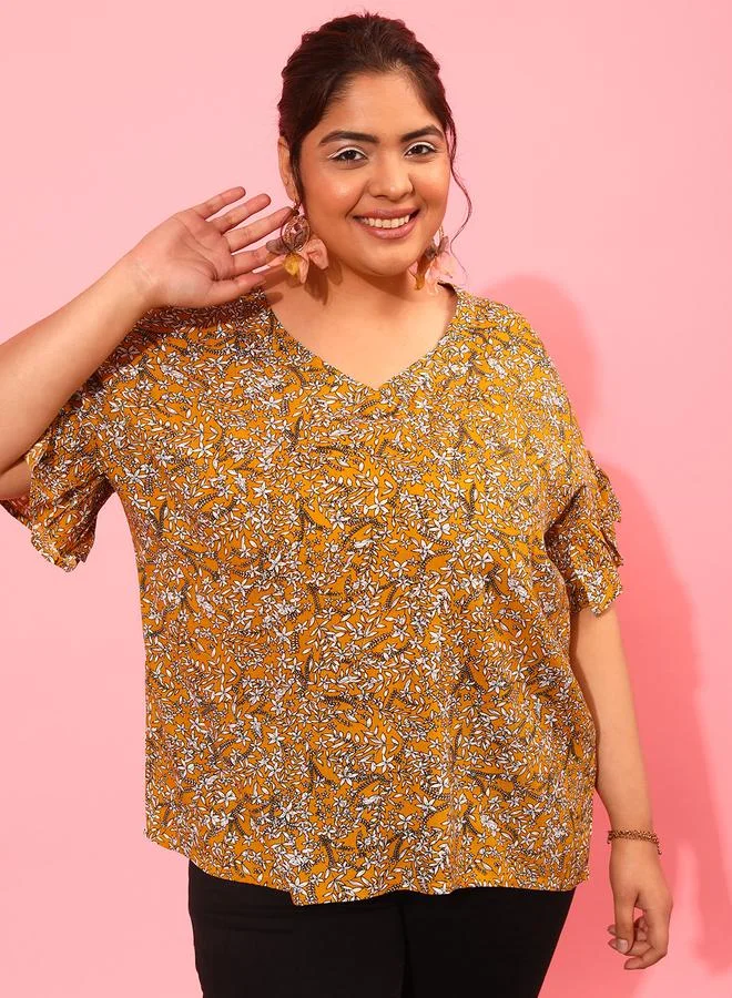 STREET 9 بلوزة مقاس كبير بطبعة زهور وياقة على شكل  من ستريت