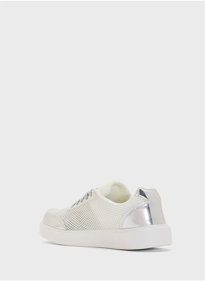 جينجر Lace Up Sneaker