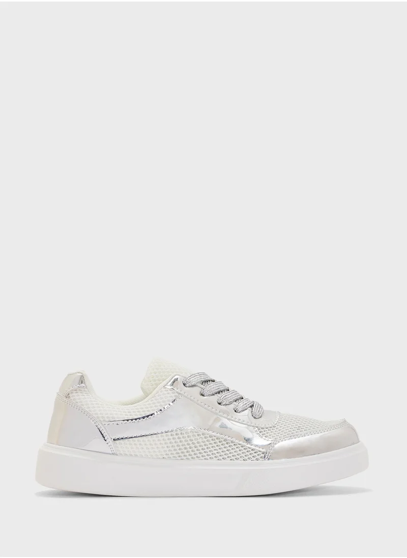 جينجر Lace Up Sneaker