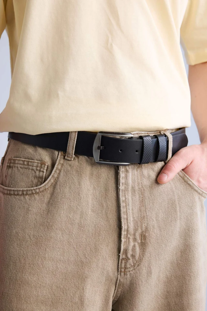 ديفاكتو Man Rectangle Clasp Faux Leather