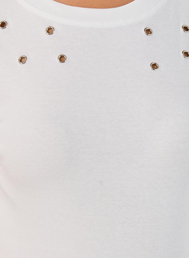 Styli Eyelet Detailed Fitted Round Neck T-shirt - Image 3