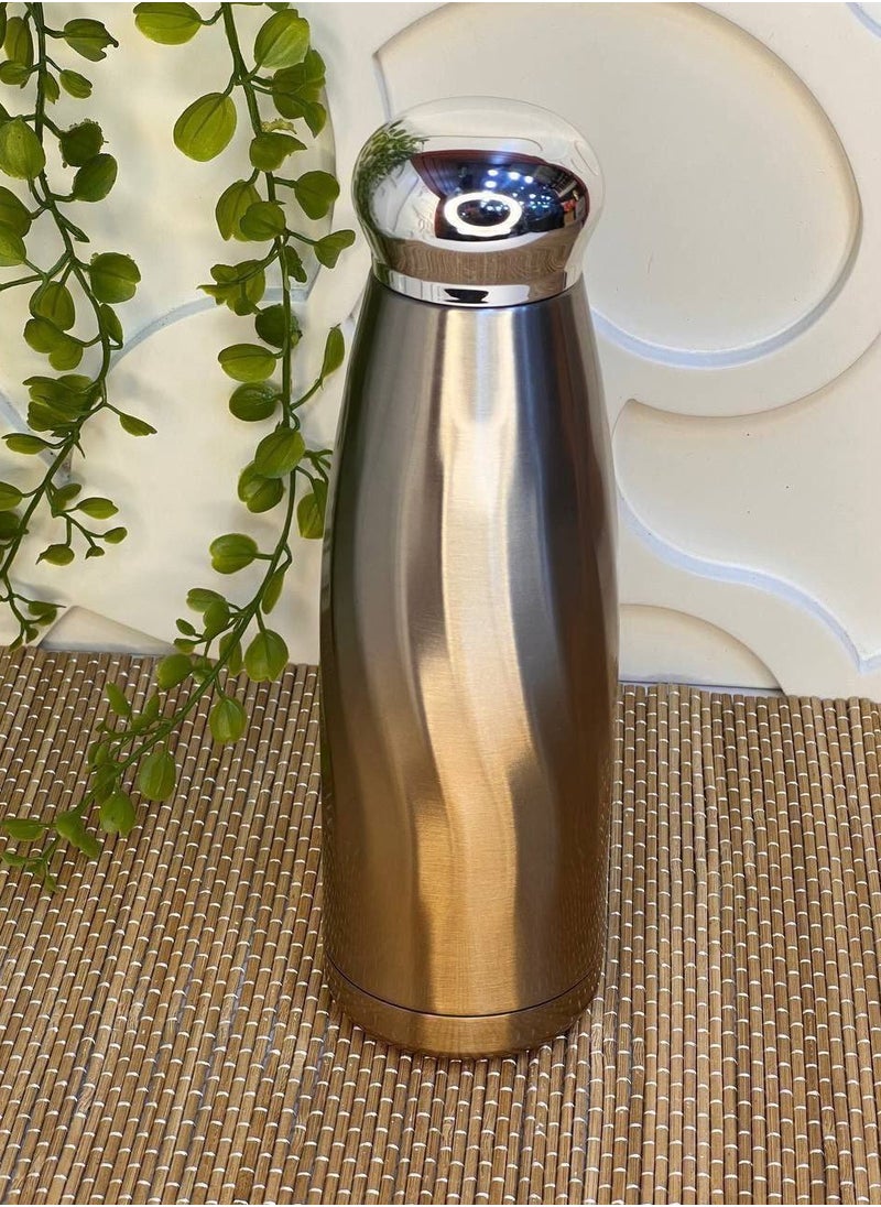 Stainless steel bottle, 2 colors, sealed 304 stainless steel, meaning it will not react with water and drinks, and will not form bacteria because bacteria do not grow on stainless steel. It keeps hot and cold for a very long time with a tightly sealed lid in a variety of colors, extremely elegant and distinctive, and suitable for all tastes. Capacity: 450 ml