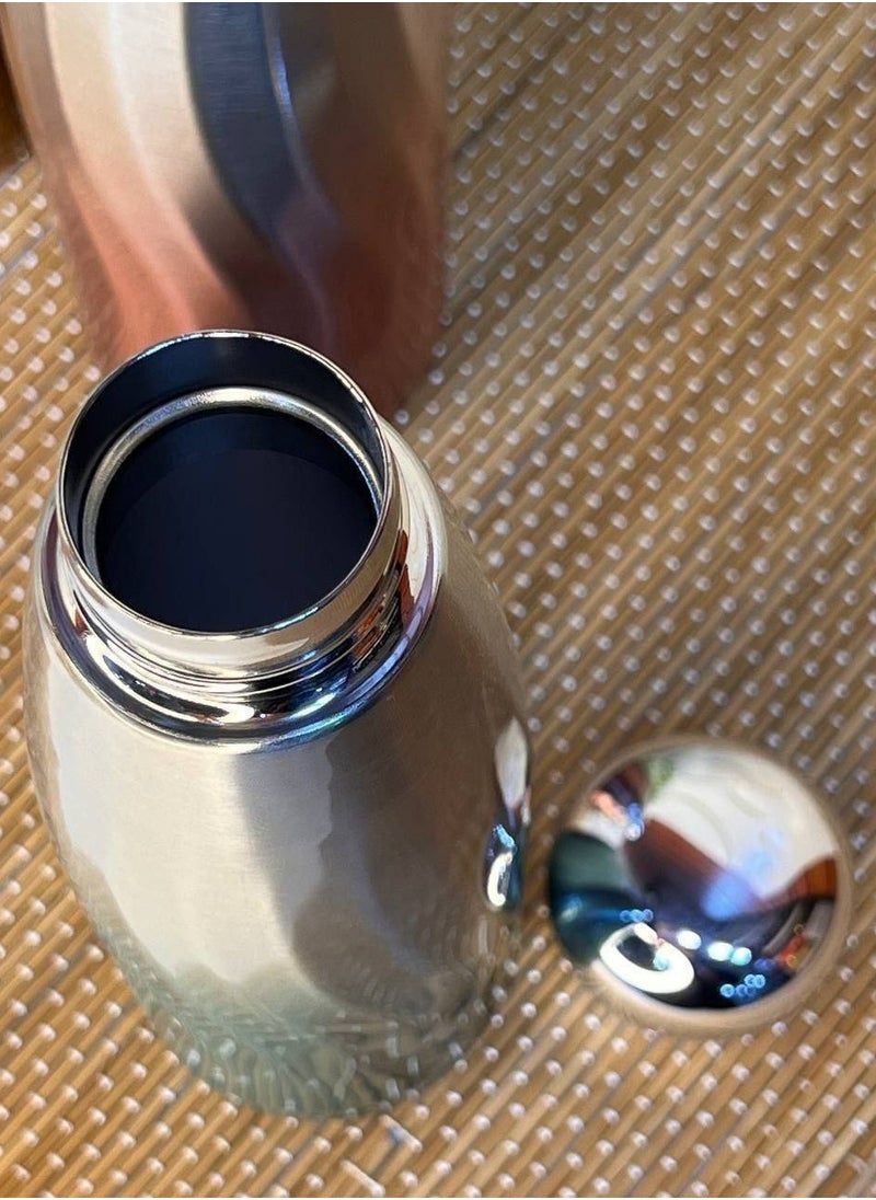 Stainless steel bottle, 2 colors, sealed 304 stainless steel, meaning it will not react with water and drinks, and will not form bacteria because bacteria do not grow on stainless steel. It keeps hot and cold for a very long time with a tightly sealed lid in a variety of colors, extremely elegant and distinctive, and suitable for all tastes. Capacity: 450 ml