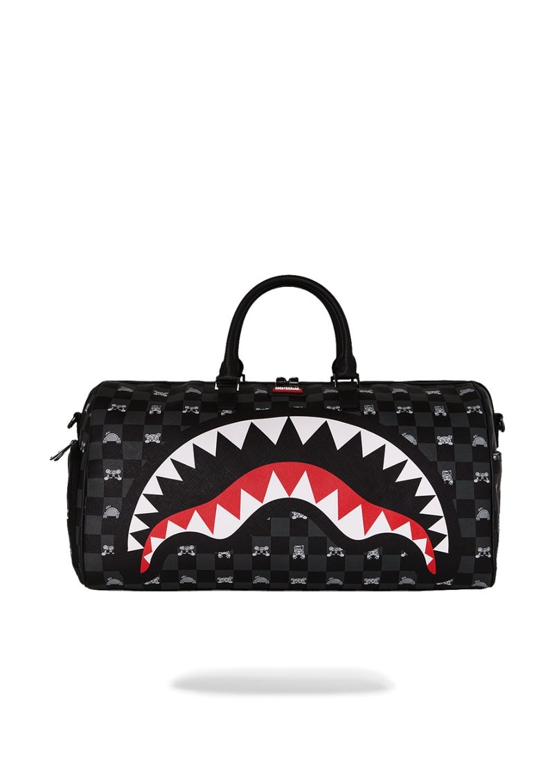 SPRAYGROUND حقيبة دفل من سبراي غراوند بلون رمادي مع شخصية تراقب من خلال الفتحات - Image 1