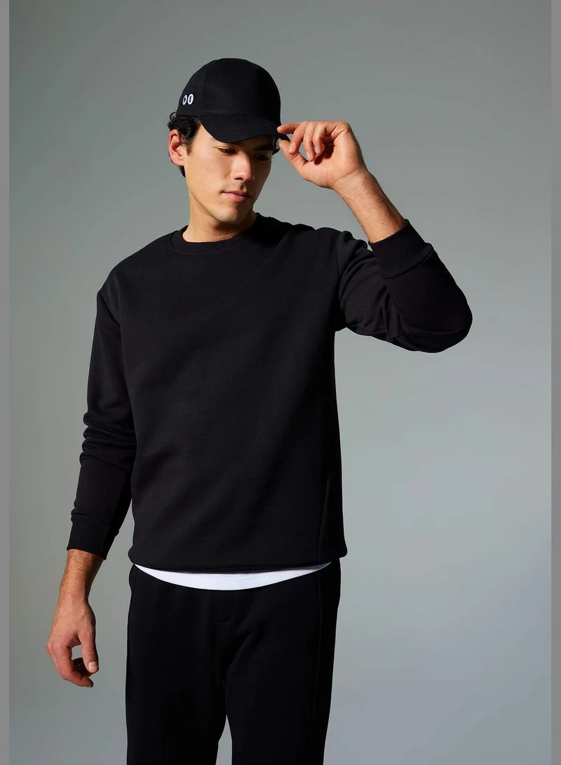 ديفاكتو Man Crew Neck Long Sleeve Knitted Sweatshirt