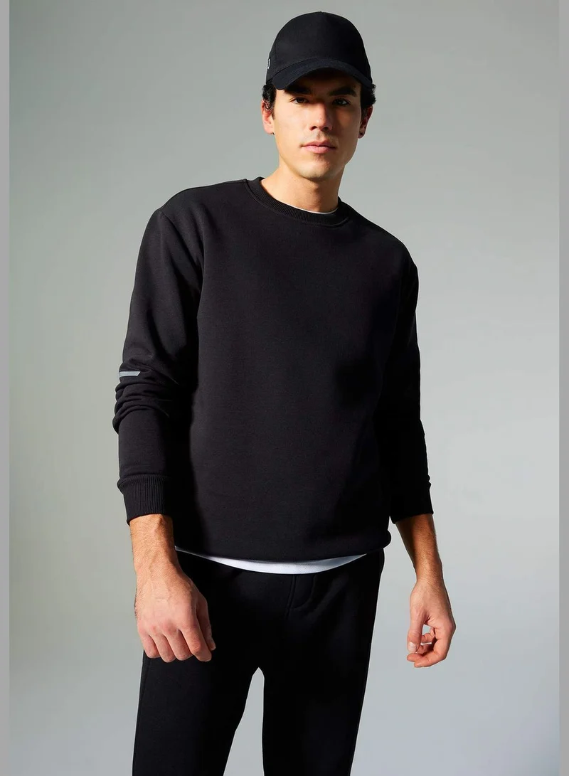 ديفاكتو Man Crew Neck Long Sleeve Knitted Sweatshirt