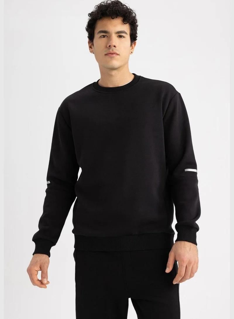 ديفاكتو Man Crew Neck Long Sleeve Knitted Sweatshirt
