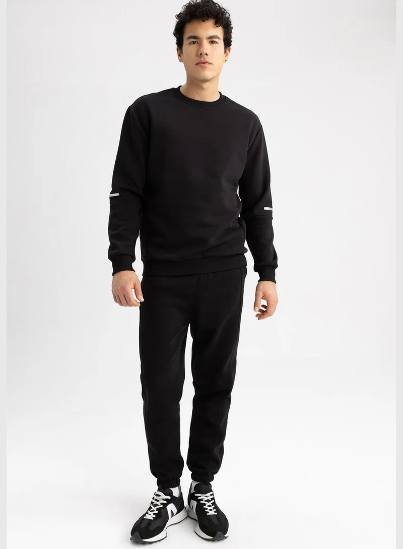 ديفاكتو Man Crew Neck Long Sleeve Knitted Sweatshirt