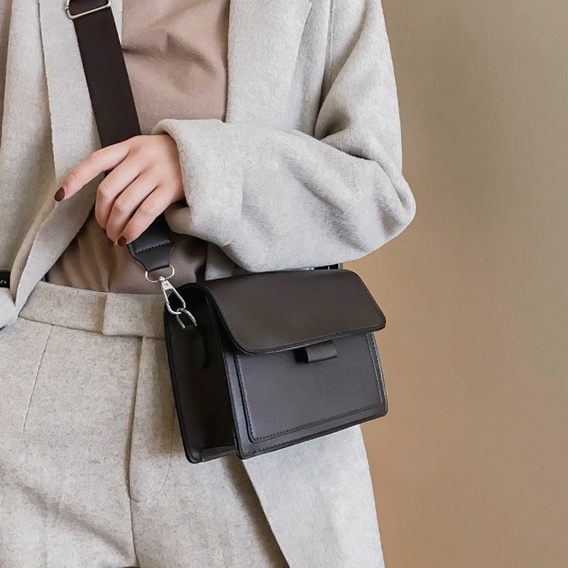 New Small Bag Women'S 2023 Spring New Trendy Ins All-Match Wide Shoulder Strap Small Square Bag Retro Shoulder Crossbody Bag - Image 4