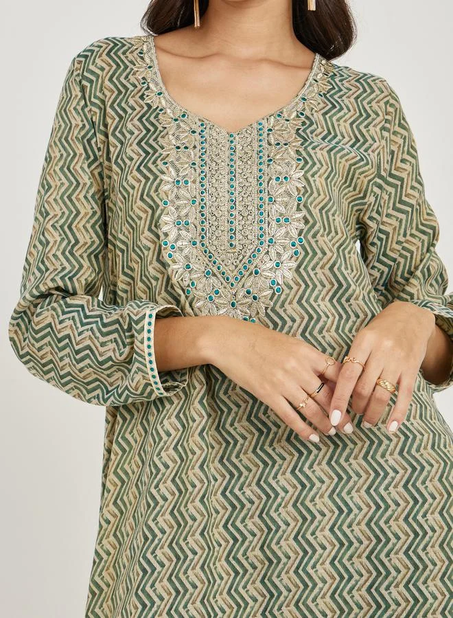 Styli Embroidery Neck Chevron Print Cotton Jalabiya