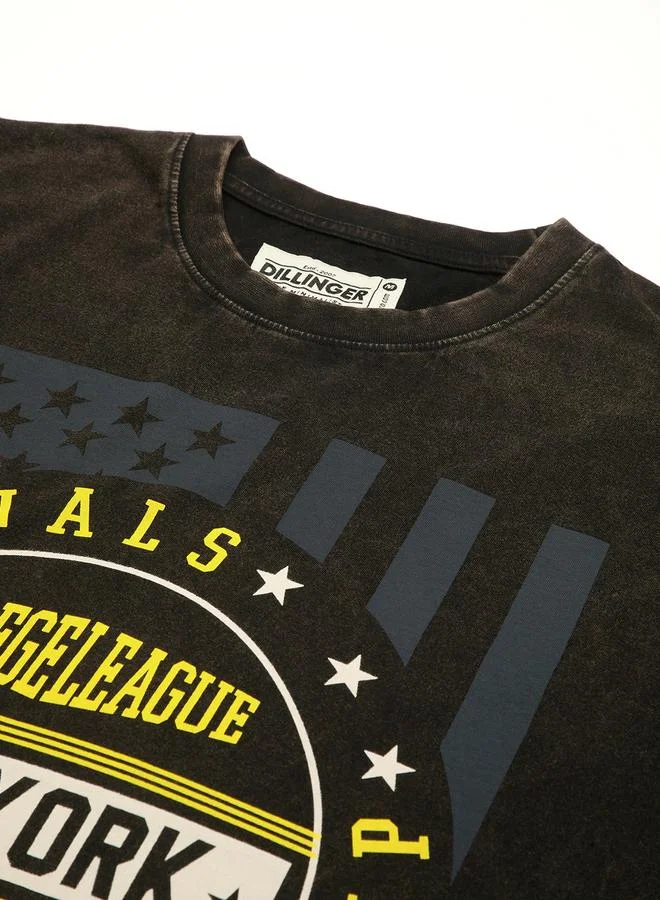 ديلينجر تيشيرت مطبع بقصة واسعة وغسيل حمضي للرجال