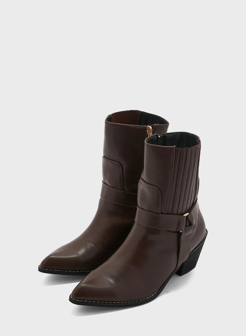 جينجر Cowboy Heel Ankle Boots