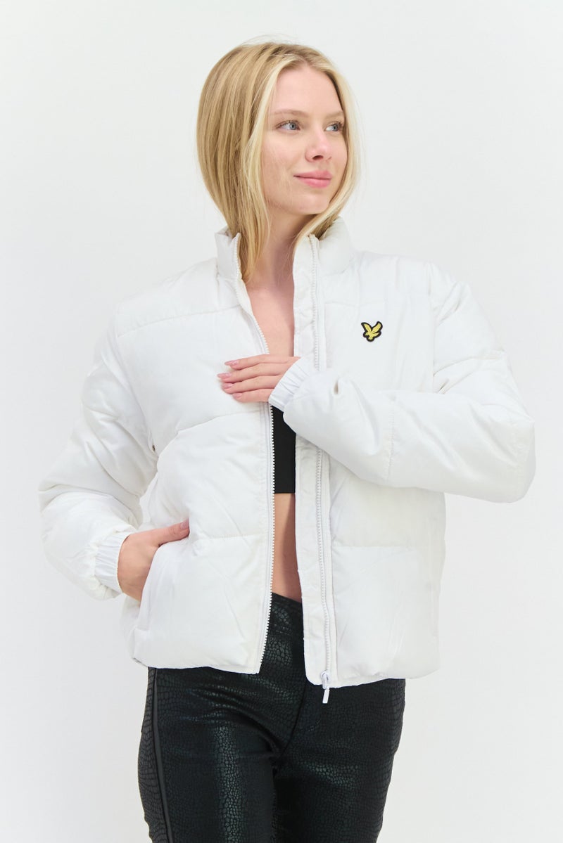 Lyle & Scott جاكيت مبطن بشعار مطرز للنساء، أبيض - Image 1