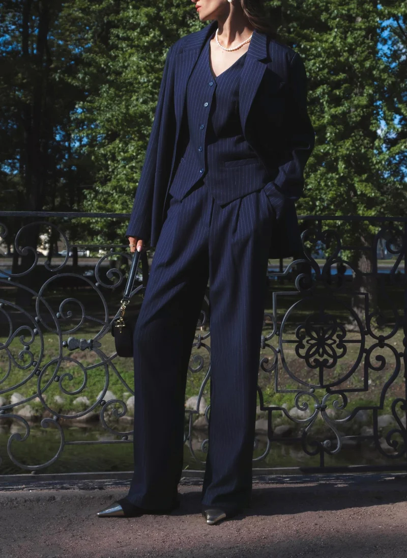 ليتشي سروال فضفاض بخطوط رفيعة