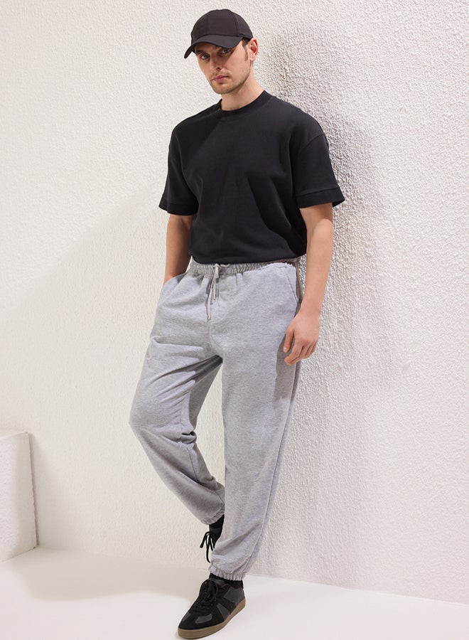 trendyol Gray Melange Oversize/Wide Cut Elastic Leg Butterfly Printed Sweatpants - Image 2