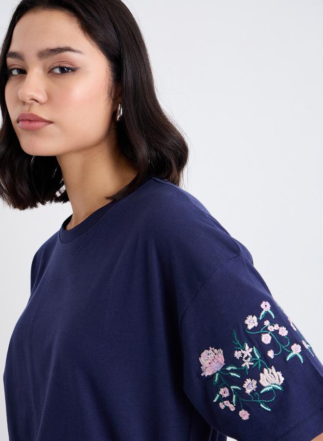 Styli Embroidered Detail Round Neck Oversized T-Shirt - Image 3